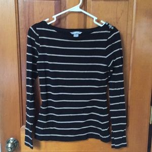 H&M cotton top w/ shoulder button accent